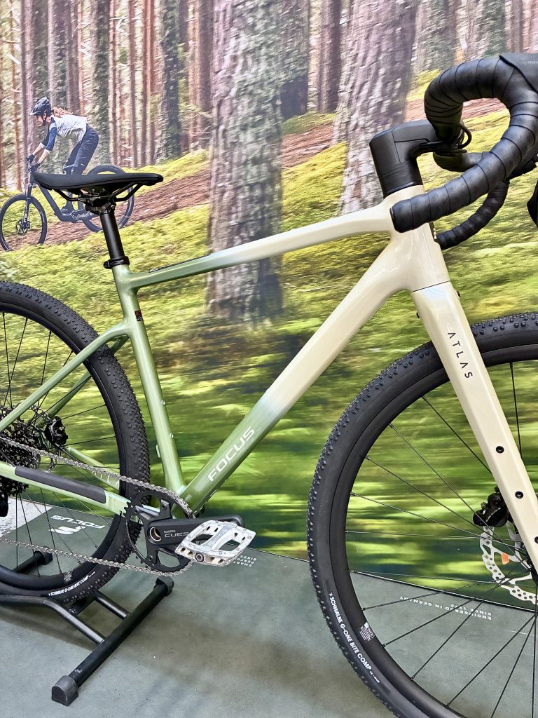Focus Atlas - Vélo gravel aluminium 6.7 beige / vert